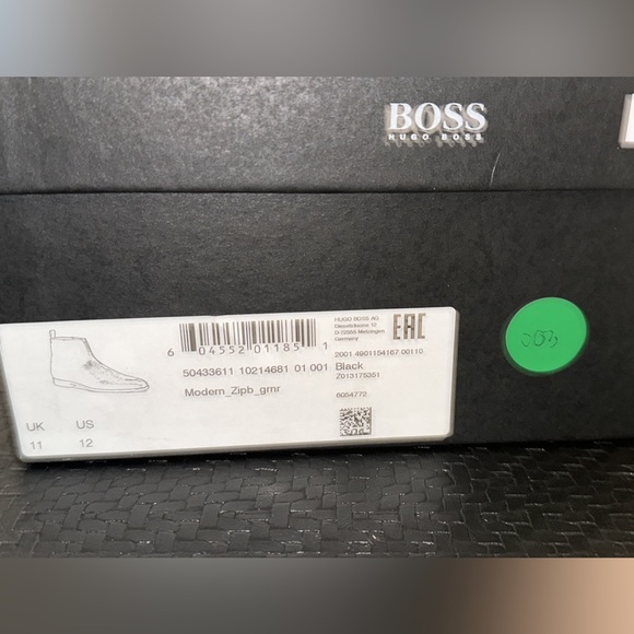 Hugo Boss Men’s Pebbled Leather Modern Zip Chelsea Boot (003) - Picture 9 of 11